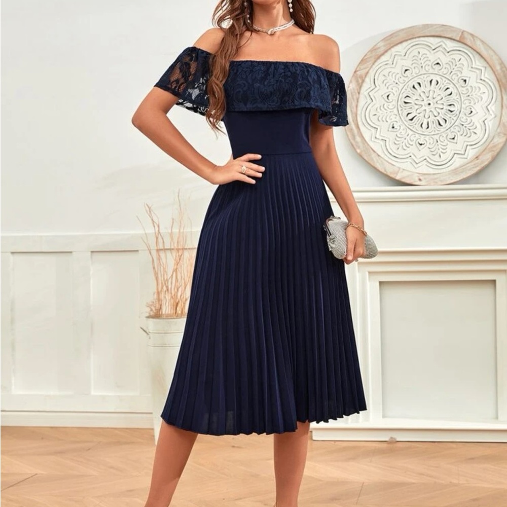 🔹Navy Blue Off Shoulder Lace Pleated Dress Size M